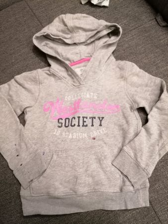 Pullover mit Flecken zum Austragen Gr. 122 / 128