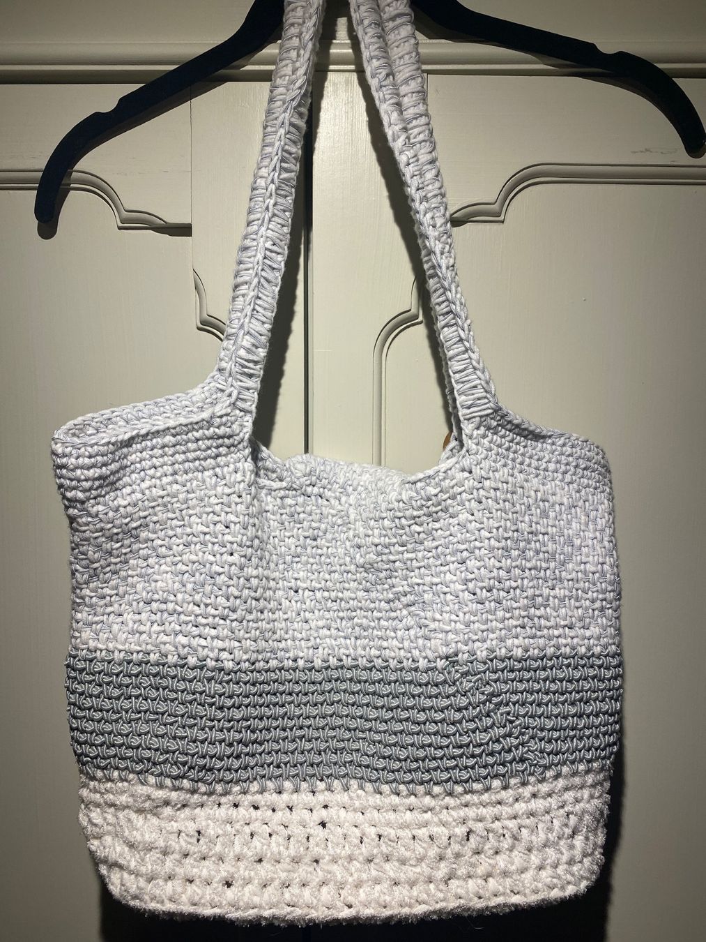 Borse da donna: HANDGESTRICKTE TASCHE WEISS-HELLGRAU UNIKAT-SHOPPER – Nuovo e nell'imballaggio originale da Meienried venduto da ManuelaBoutique 5
