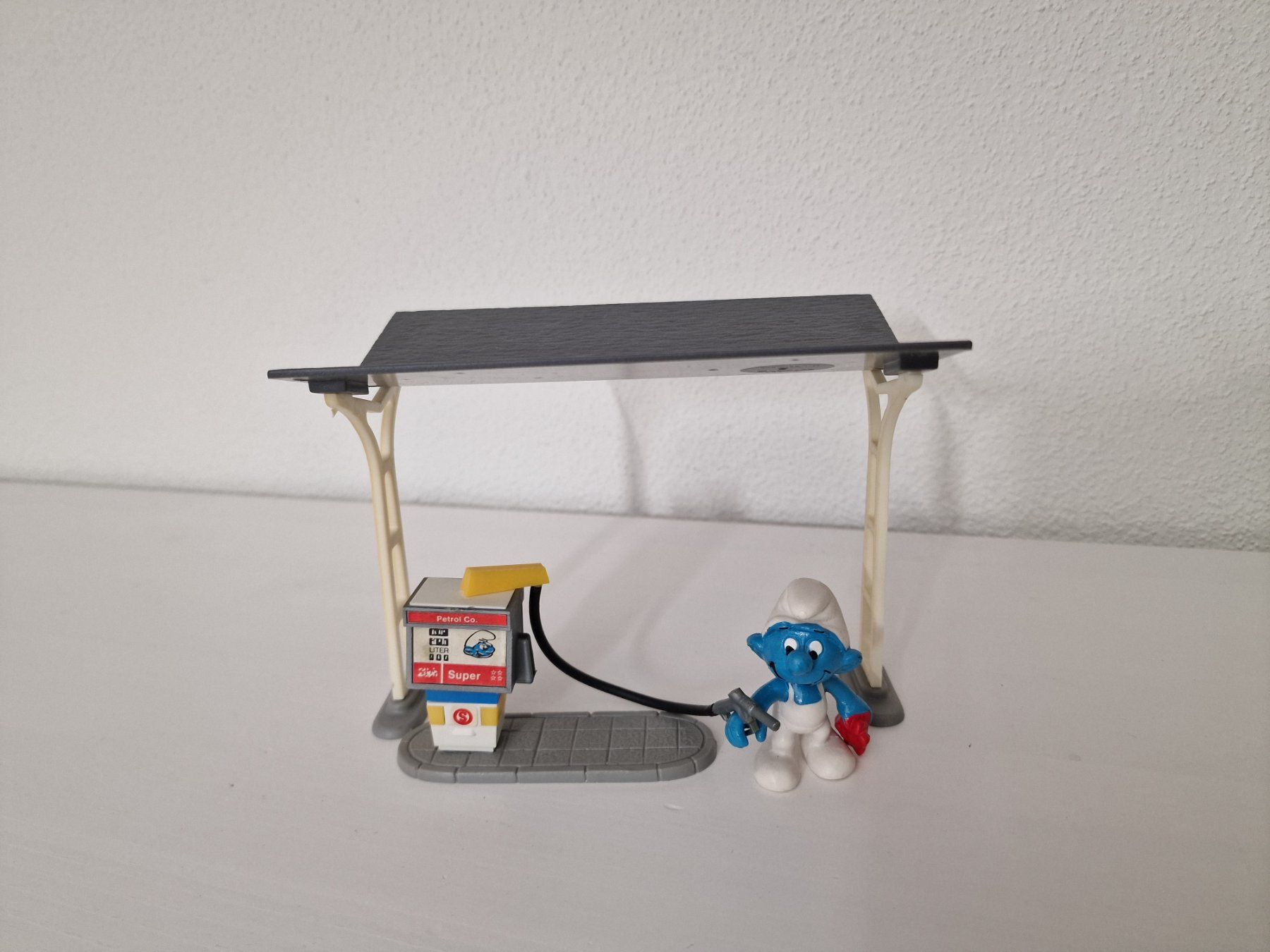 Schleich Figurines: Schleich 40080 Schlumpf Tankstelle – D'occasion à Root par Tanja.st 1