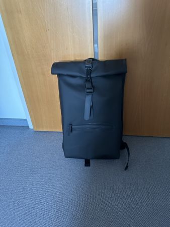 Rains Backpack Schwarz wasserdicht Rolltop guter Zustand