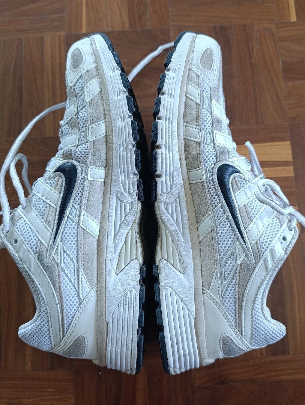 Nike Scarpe da uomo: Nike P-6000 weiss, beige Gr. 40.5 – Usato da Baar venduto da L.isa28 4