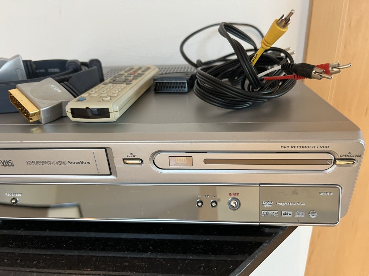 Daewoo Registratori: Daewoo DVD/VHS-Player, Silber, Inkl. Kabel – Usato da Schongau venduto da Retro_Shop 2