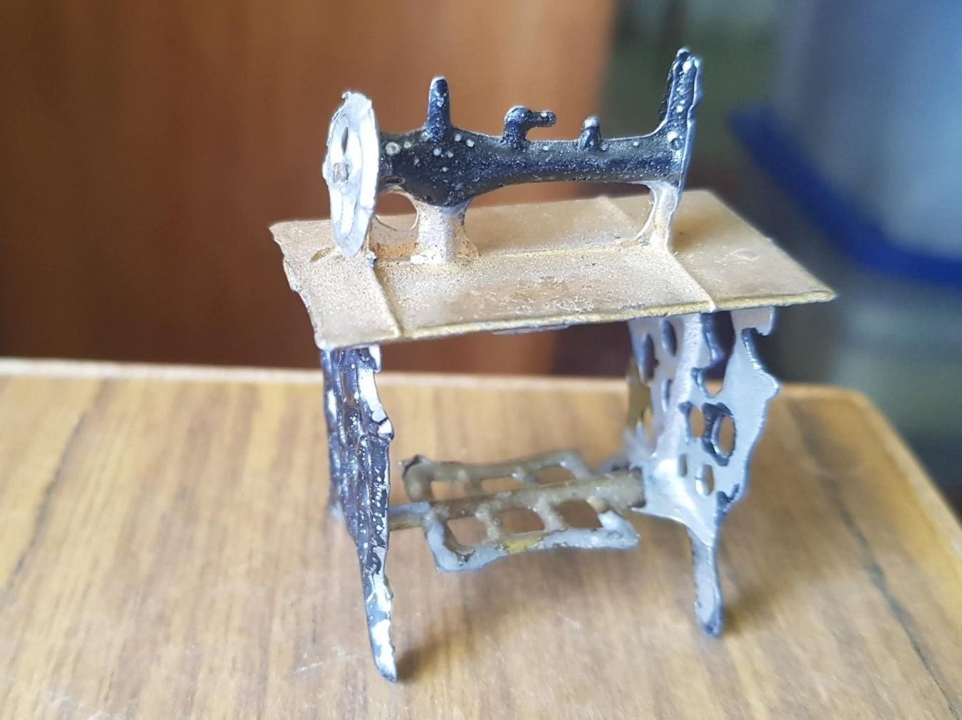 Spielzeuge: Puppenstube antike Nähmaschine – Gebraucht aus Mörschwil von lindaswunderkiste 4
