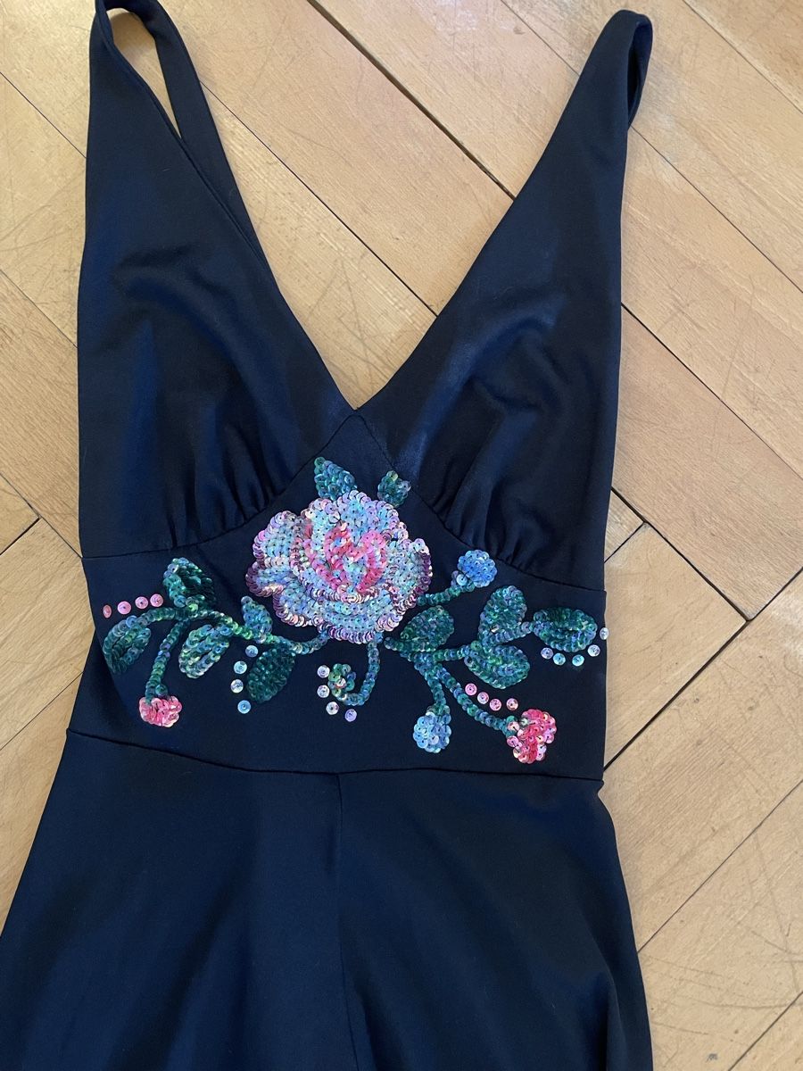 Vestiti: Abito lungo nero elegante con ricamo floreale – Usato da Pura venduto da ndo_6zqx 1