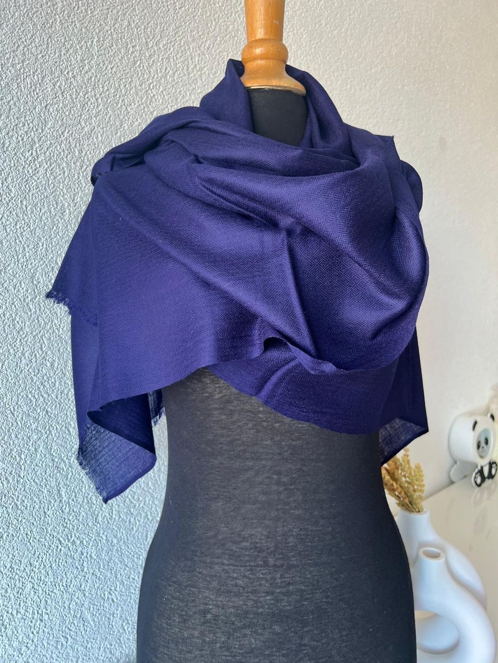 Foulard & Sciarpe: Châle  en cachemire – Violet profond – Nuovo e nell'imballaggio originale da La Chaux-de-Fonds venduto da Luxary.25cachmirepro 6