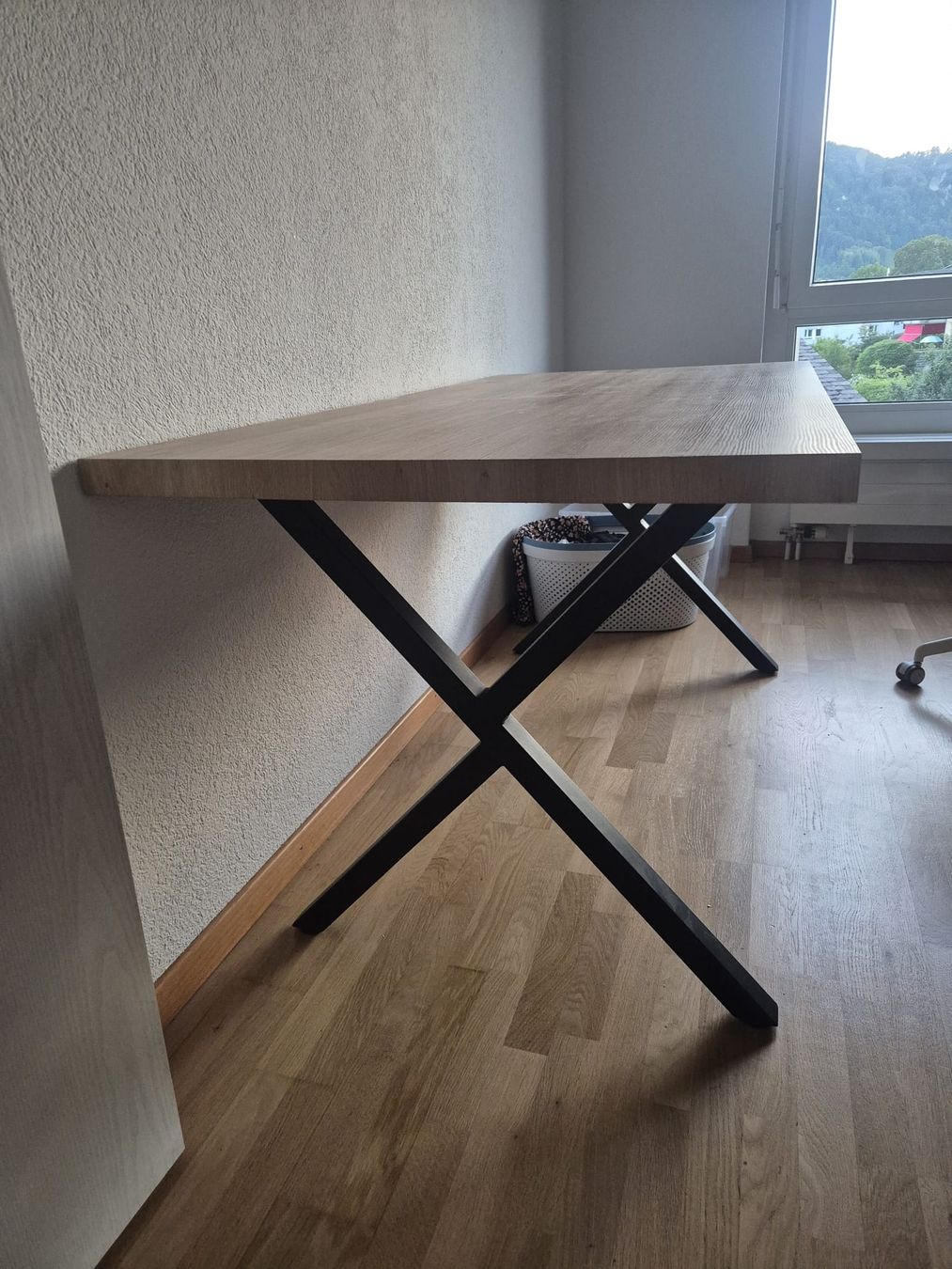 Tische: Tisch mit Metallbeinen – Gebraucht aus Münsingen von jahflow 1