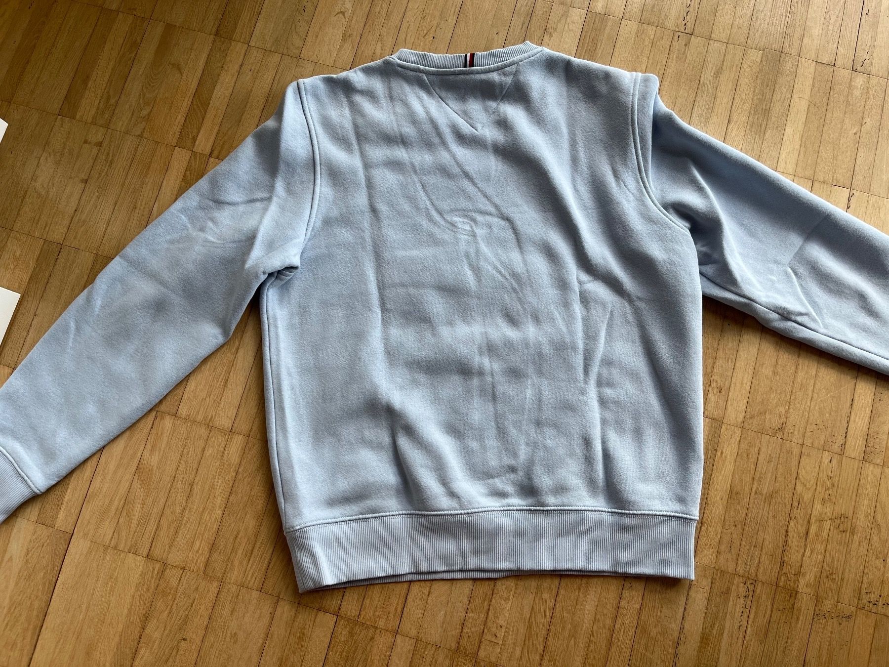 Tommy Hilfiger Pullover & Sweatshirts: Hellblauer Herrenpullover von Tommy – Gebraucht aus Allschwil von dan_q8vl 1