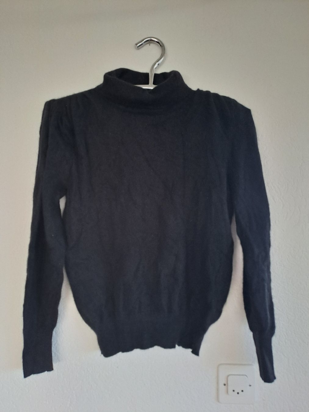 Maglioni & Felpe: Schwarzer vintage Pullover aus Lammwolle/Angora Gr S – Usato da Oberhasli venduto da Lea98