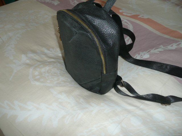 Zaini: Rucksack Kunstleder schwarz – Usato da Zug venduto da falama 4