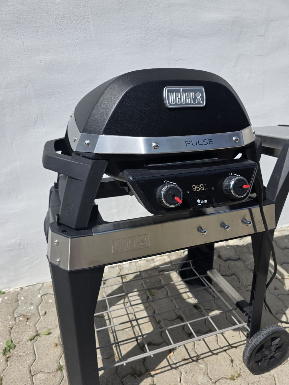 Griglie: Weber Elektrogrill Pulse 2000W mit Rollwagen – Usato da Uster venduto da Cruleye 3