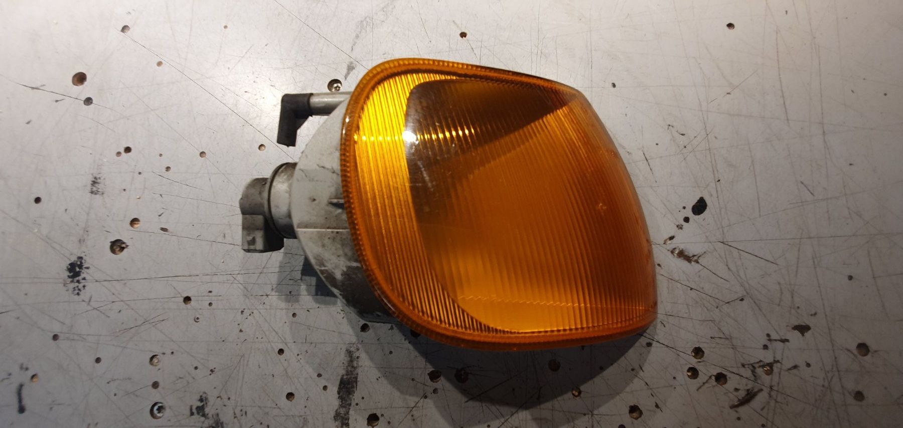 Volkswagen Alle Autoersatzteile: 6N0953050 POLO 6N BLINKER RECHTS – Gebraucht aus Langnau i. E. von Superseven69