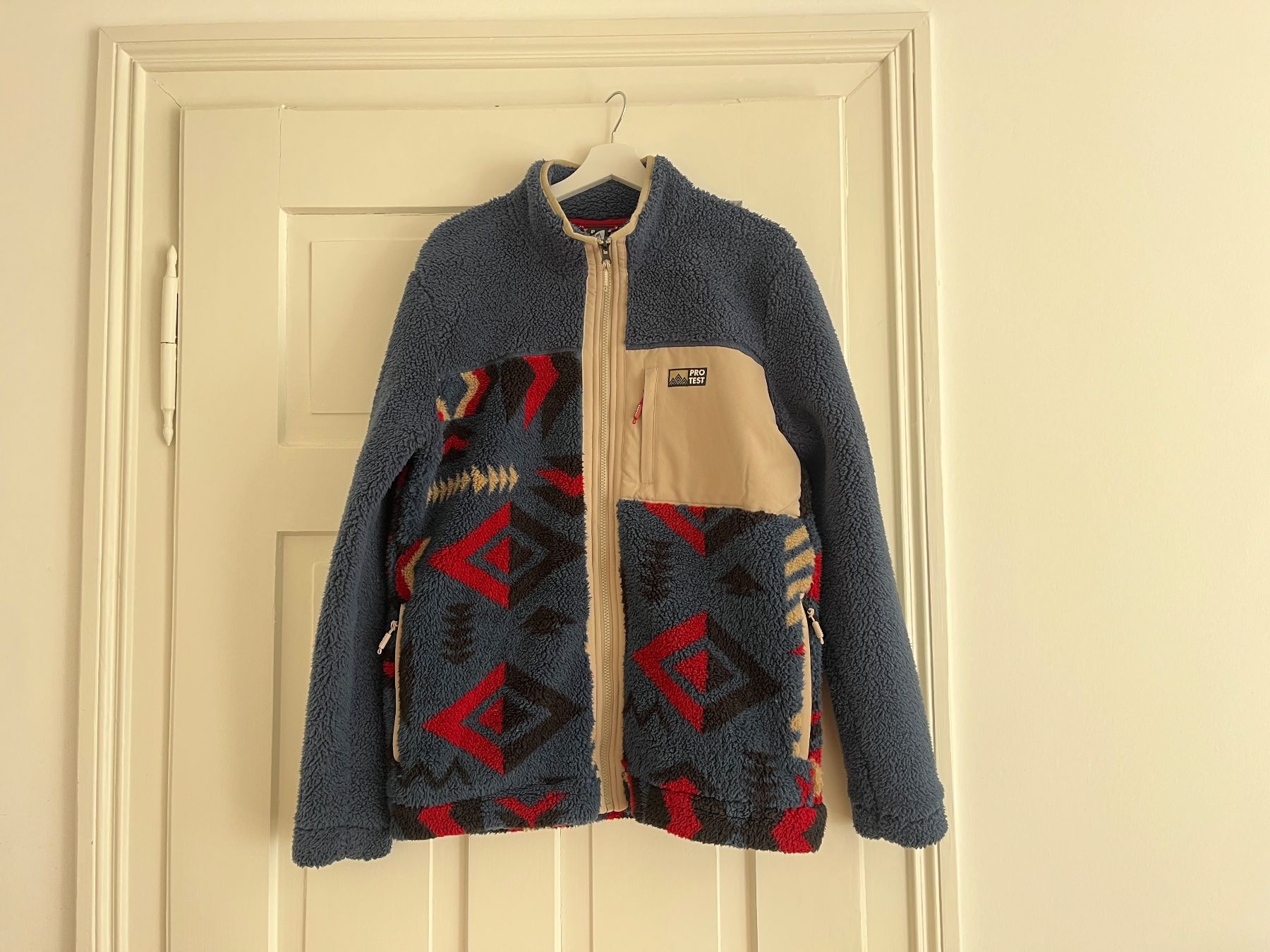 Protest Pullover & Sweatshirts: Protest Fleece Jacke L - Top Zustand – Gebraucht aus Zürich von bretxo