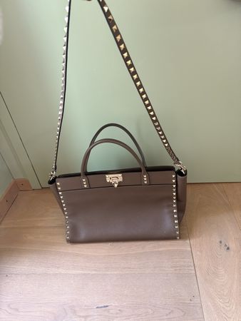 VALENTINO GARAVANI Rockstud Top Handle Bag – Braun