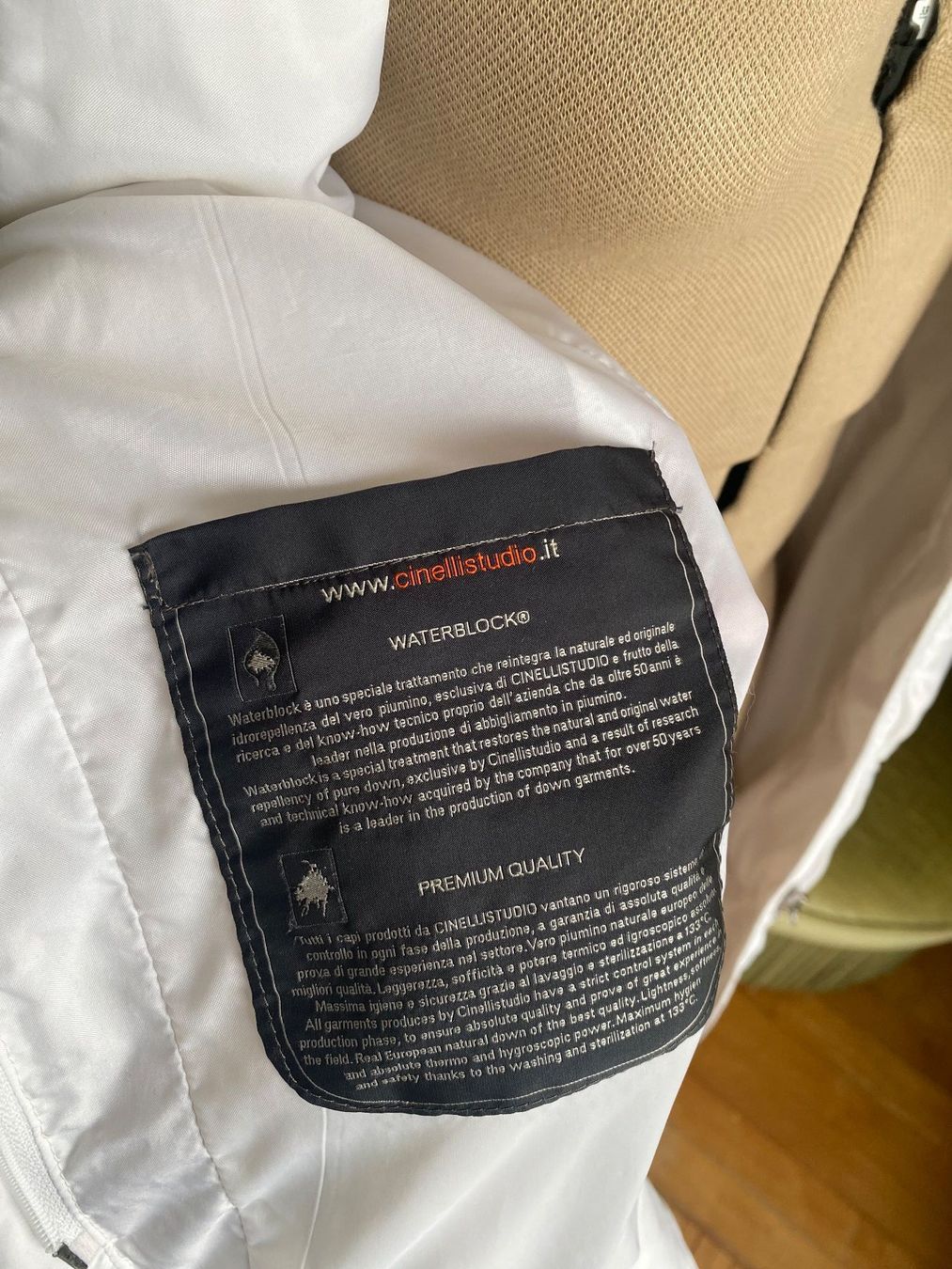 Cappotti: Doudoune Cinelli Studio taille 34/36 – Usato da Basel venduto da Maria-Alexa 6