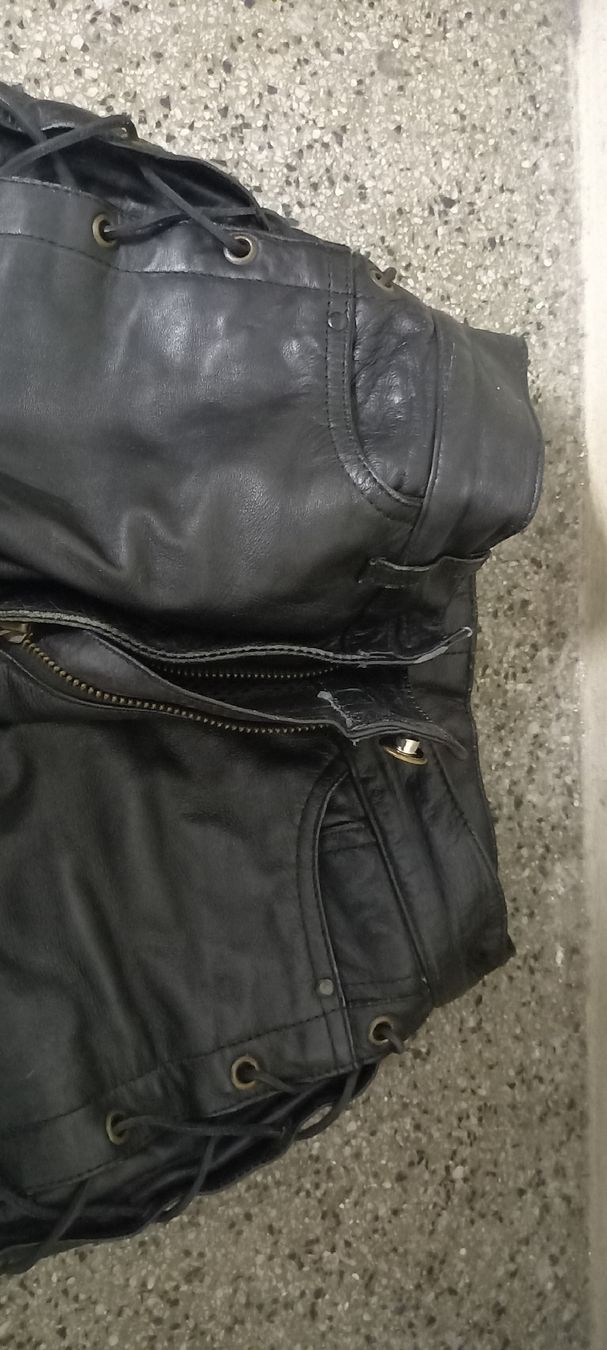 Pantaloni: Schwarze Lederhose, Grösse XXS  / 621 – Usato da Knutwil venduto da Virginia007 1