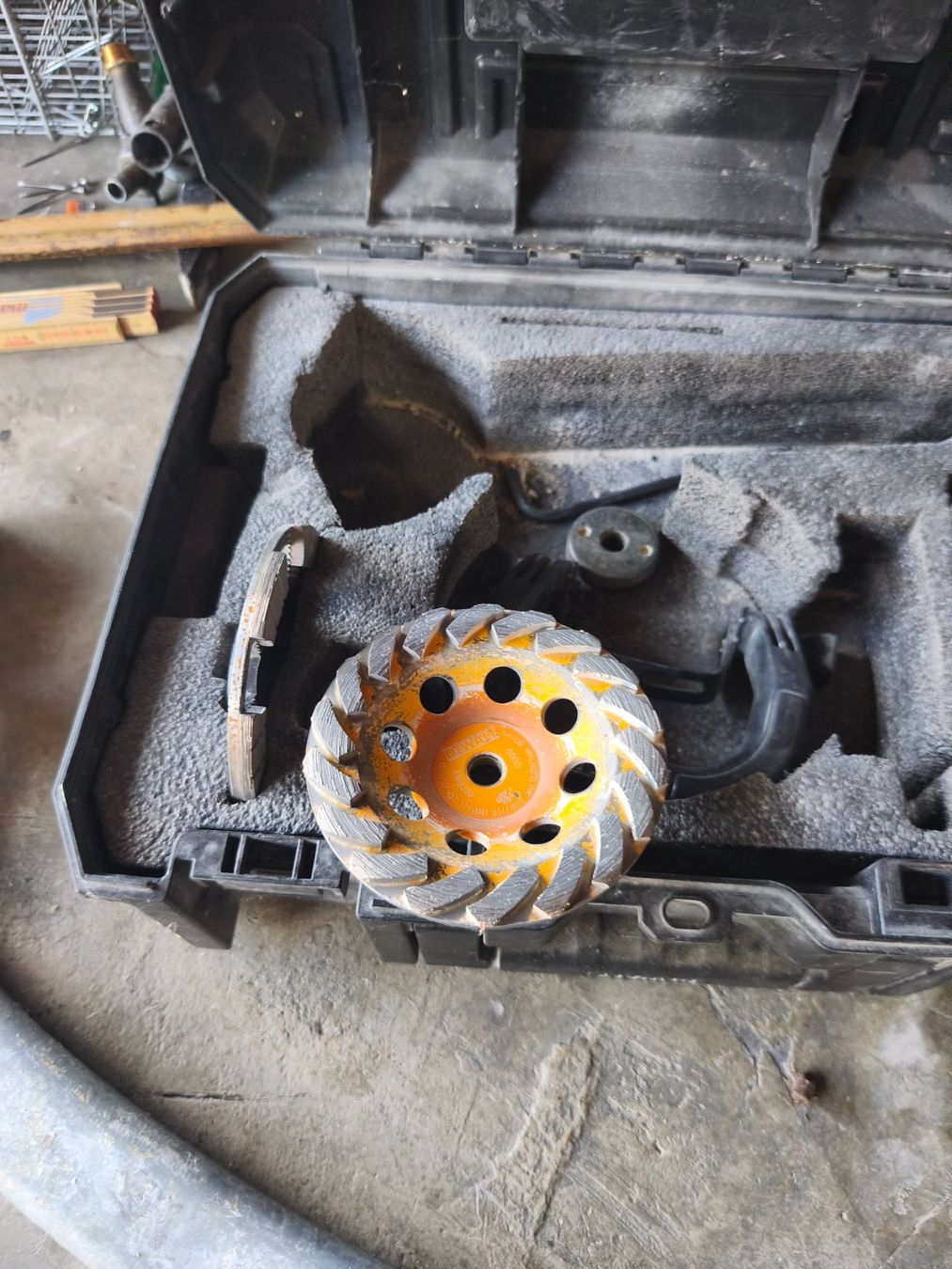 Dewalt Schleifen & Polieren: DeWalt Betonschleifer – Gebraucht aus Rubigen von HEIDA_82 2