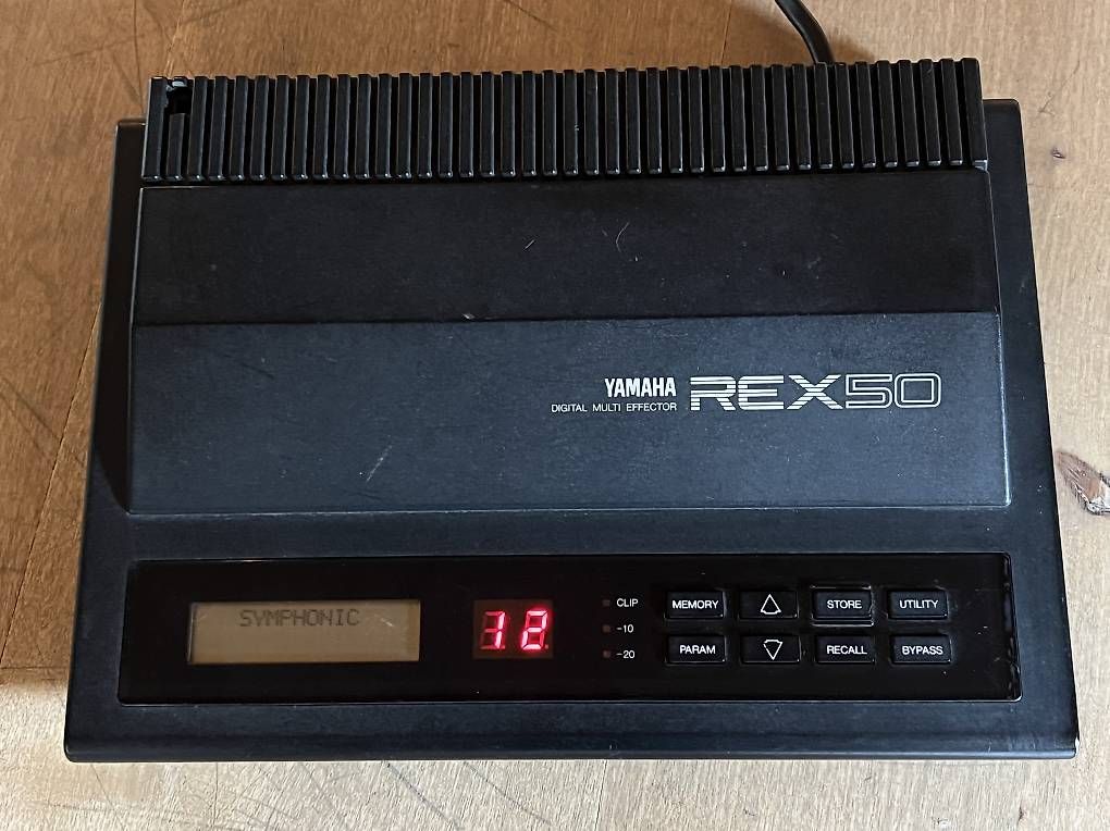 Yamaha Instruments de musique: Yamaha REX50, Vintage 80s Multi Effect Processor – D'occasion à Erschwil par Nickbelane 2