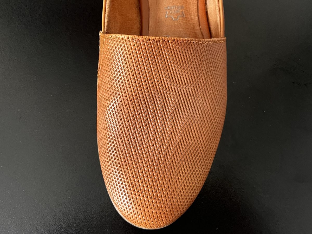 Tamaris Scarpe da donna: wunderschöne Slipper / Loafer Leder von Tamaris, 36 – Usato da Bern venduto da savage03 5