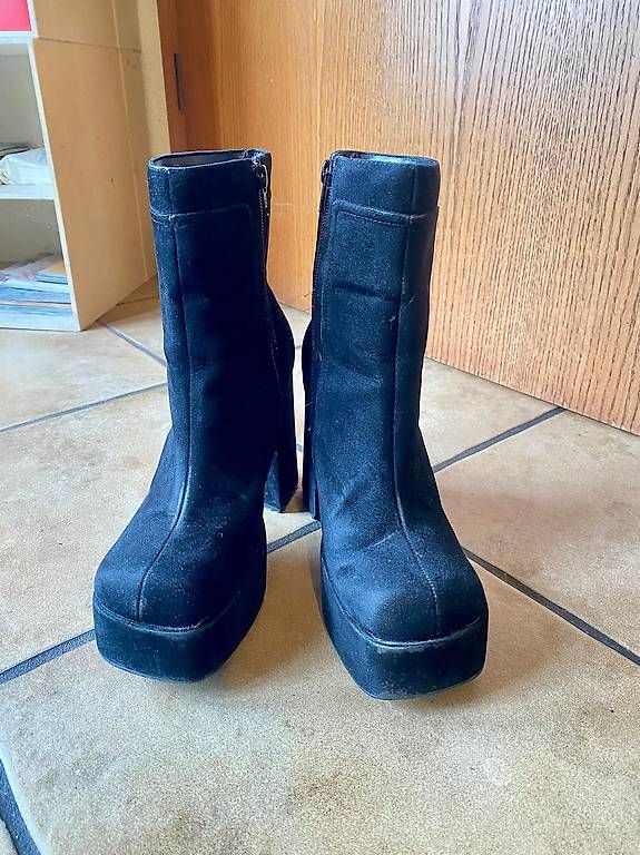 Scarpe da donna: Stiefelette Damen, Gr. 37 – Usato da Rottenschwil venduto da Federico171