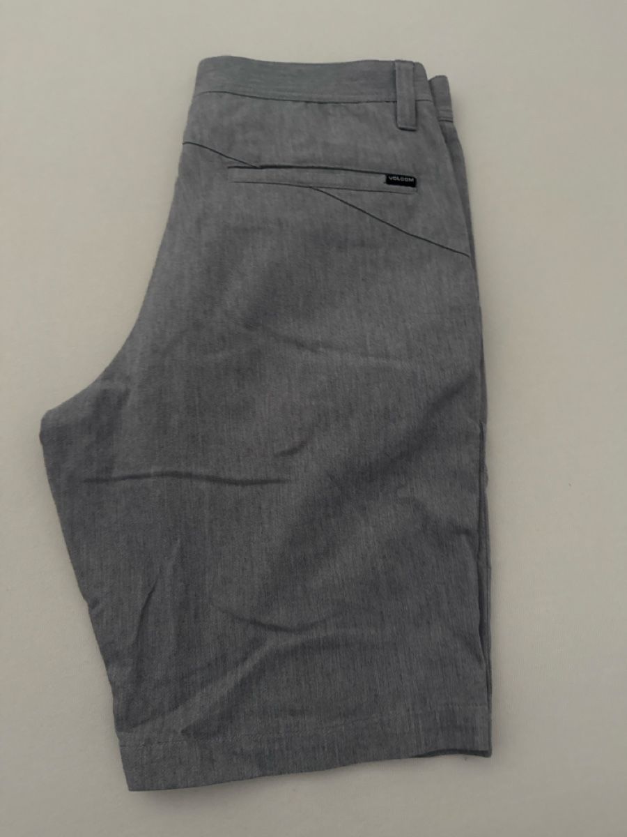 Volcom Hosen: Shorts VOLCOM hellgrau – Gebraucht aus Fürstenau von Du-01 2