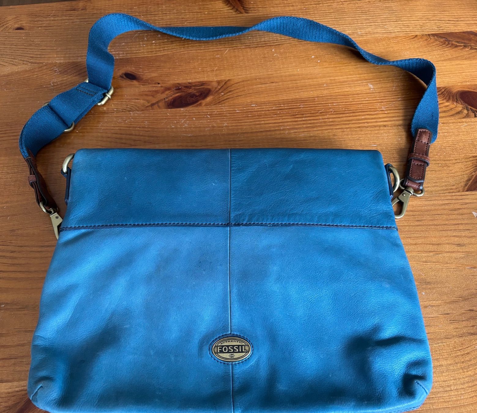 Fossil Borse da donna: Fossil Tasche Explorer Large Distressed Messenger Crossbody – Usato da Zürich venduto da Kstrauss1606 5