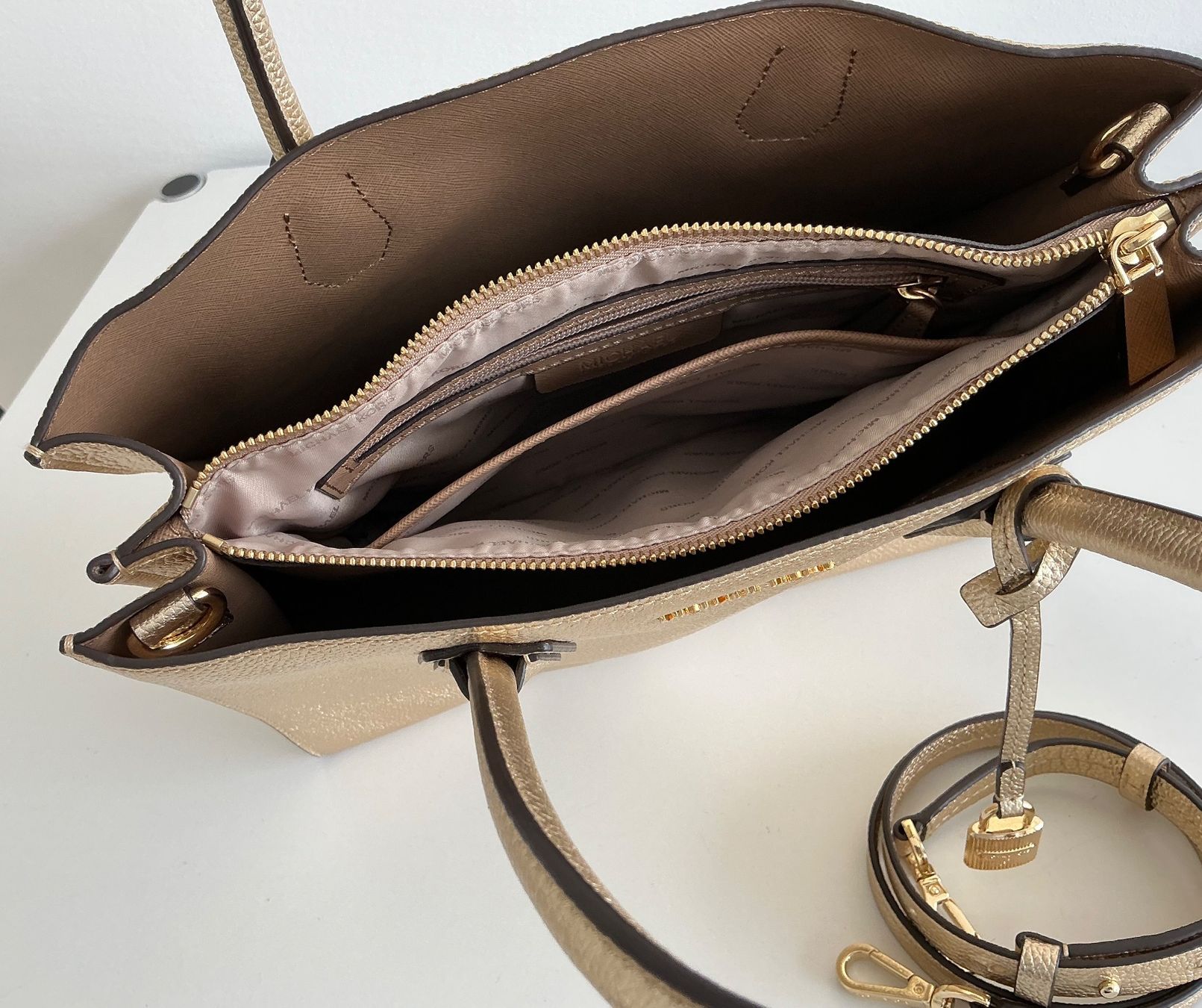Michael Kors Borse da donna: Damenhandtasche "helles gold" von Michael Kors – Nuovo (secondo la descrizione) da Wil SG venduto da horizonte254 3