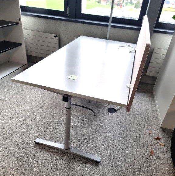 Bigla Scrivanie: Bigla Arbeitstisch höhenverstellbar – Usato da Diessenhofen venduto da Osio 1