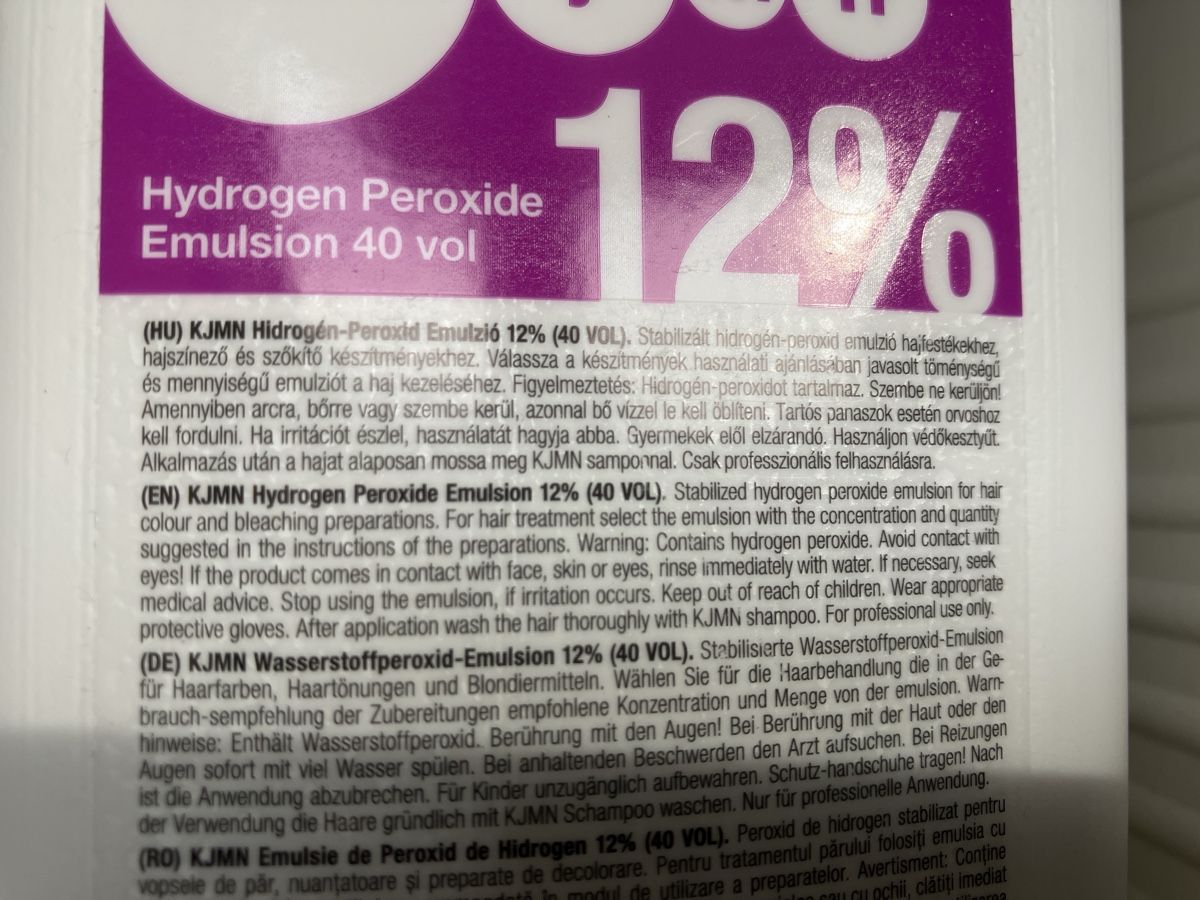 Tinte: Hydrogen Peroxide Emulsion 40 vol – Nuovo (secondo la descrizione) da Zürich venduto da gabrieluza 2