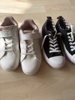 Sneakers Fila und ein paar schwarz/weiss Kinderschuhe Grösse