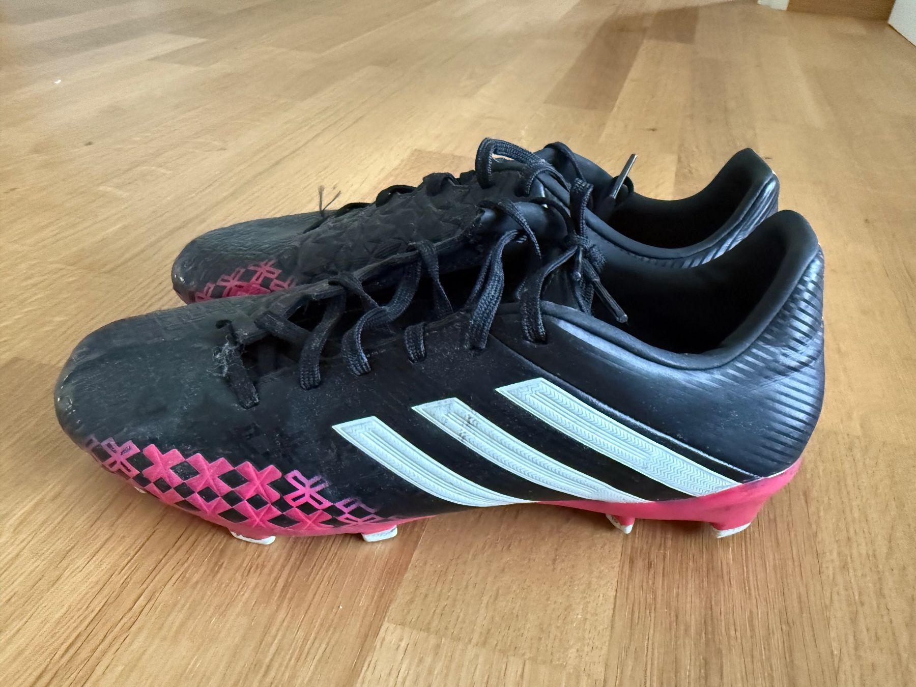 Adidas Scarpe da uomo: Fussballschuhe Noppen Gr 42 Adidas predator – Usato da Hünibach venduto da rotestandem01