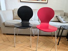 LETZTE CHANCE KOSTENLOS Stühle (6x Rot, 1x Schwarz)