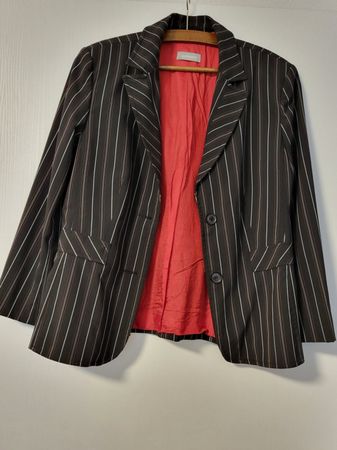 Anzug - 2 Teiler schwarz / rot,weiss fein gestreift / Gr 42