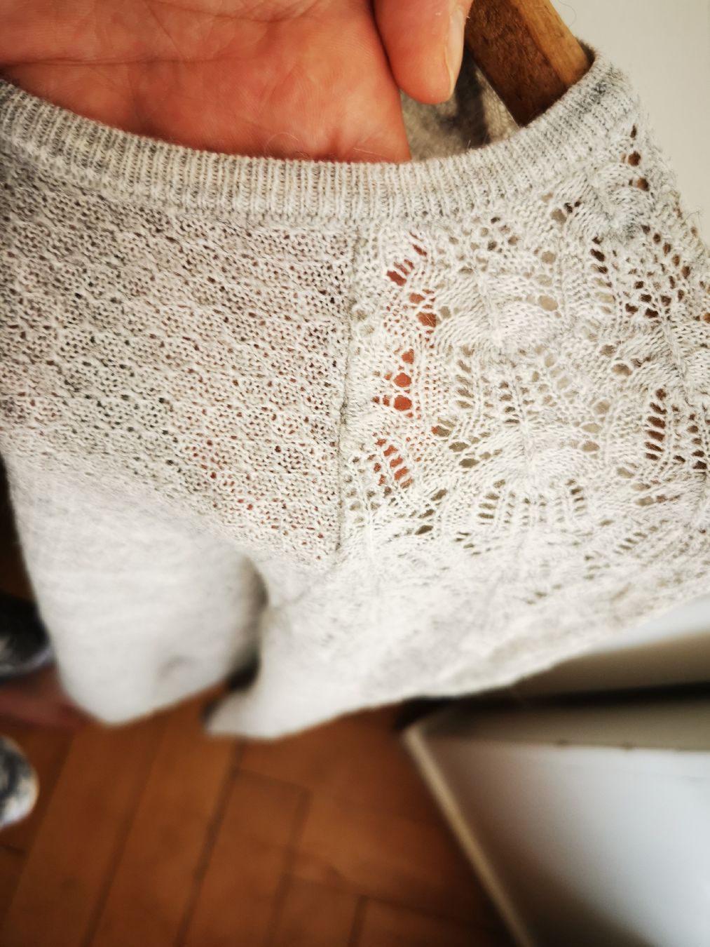 Top: Pull gris Camaieu dentelle, taille S – Usato da Peseux venduto da LaLoriotte 2