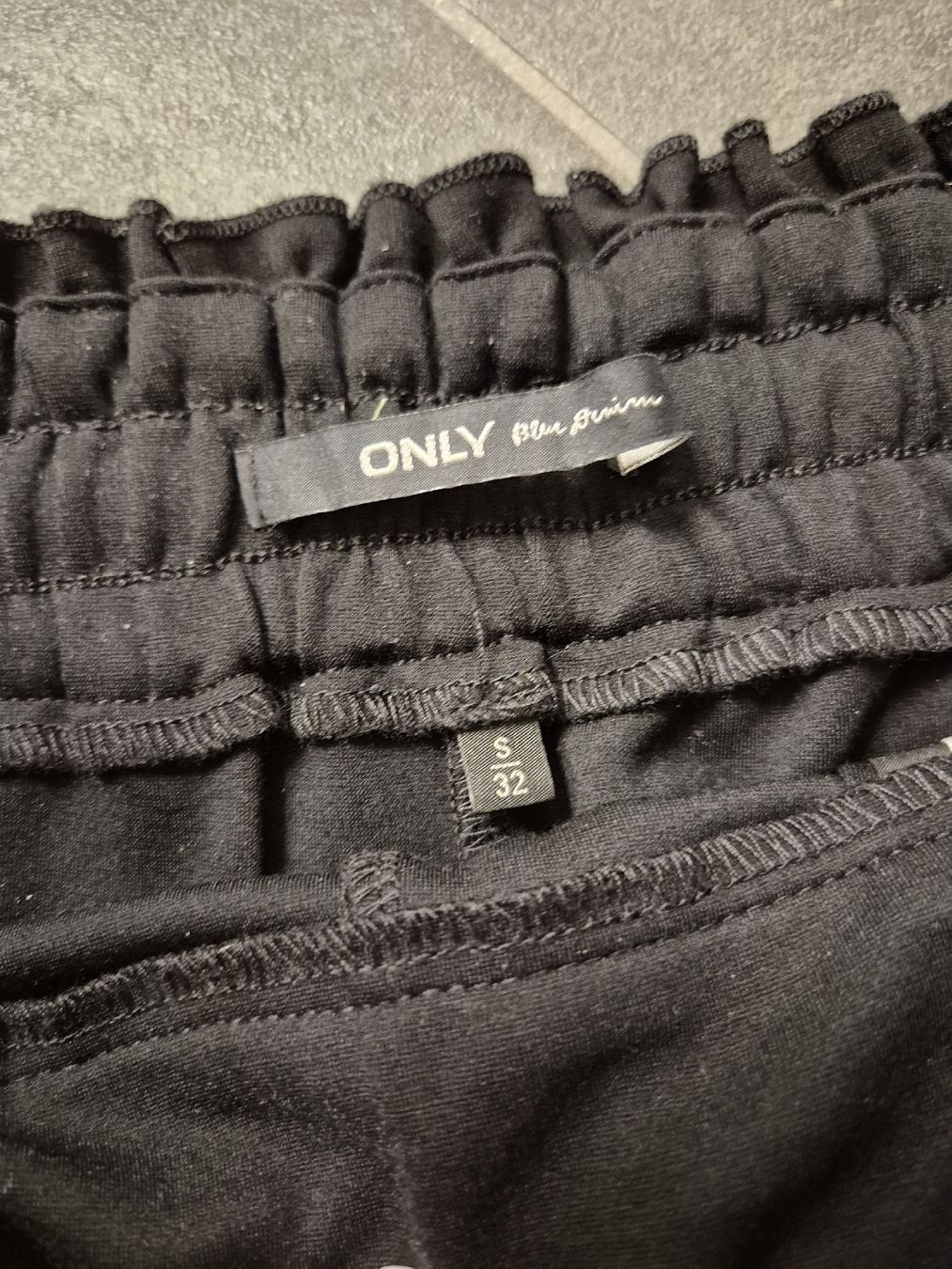 Only Pantaloni: schwarze Only Hose – Nuovo (secondo la descrizione) da Kehrsatz venduto da flu_2lhj 1