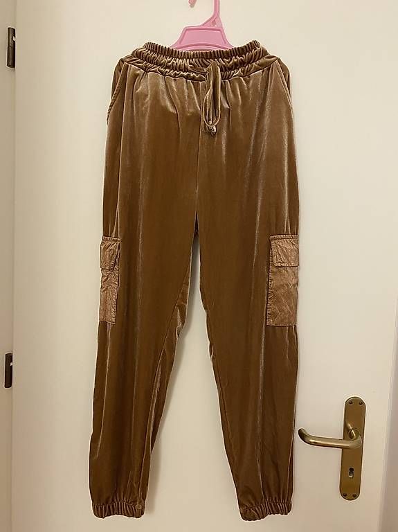 Lotti di vestiti: Completo pantalone e giacchettino corto marrone  – Nuovo e nell'imballaggio originale da Breganzona venduto da eva_b2fp 1