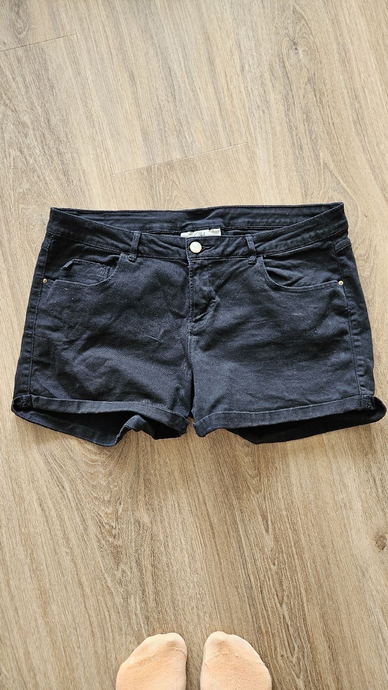 Pantaloni: Kurze Jeans-Shorts, Grösse 44 – Usato da Konolfingen venduto da Aprilsnow93