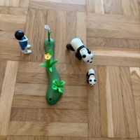 Panda mit Baby und Junge