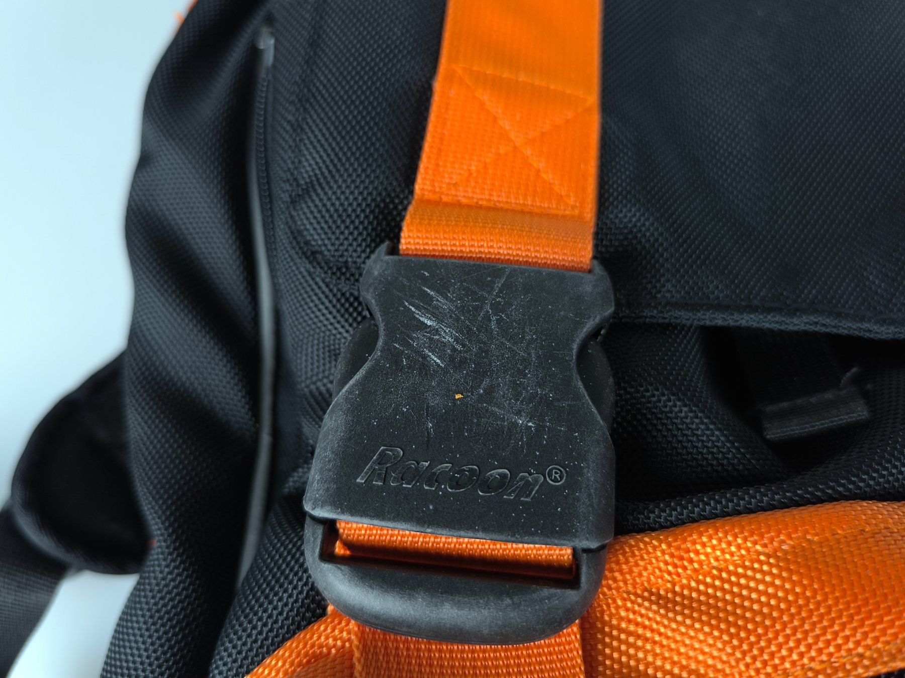 Racoon Zaini: RACOON Rucksack Schwarz Orange – Usato da Rüti ZH venduto da Restwert_Rueti_ZH 5