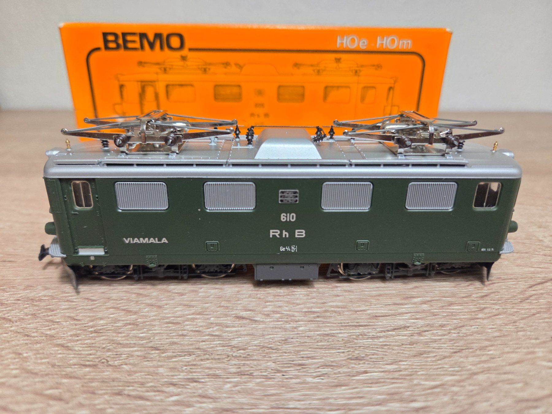 Bemo Modellini di ferrovie: Bemo 1250/10 E-Lok Viamala RhB H0m – Usato da St-Aubin-Sauges venduto da Lo_Go