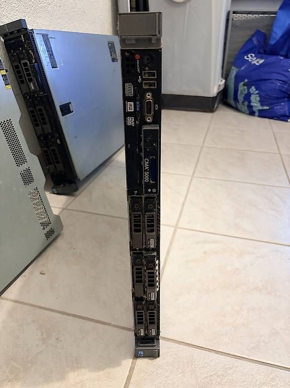 Serveurs: Polycom CMA 5000 1U Rack Server / Appliance – D'occasion à Effretikon par hud_bq7l