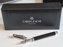 Füllfederhalter Caran d'Ache Varius Carbon