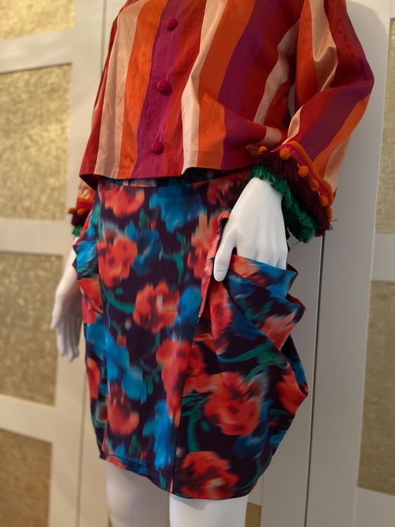 BEBE 100%silk architectural pocket skirt 6