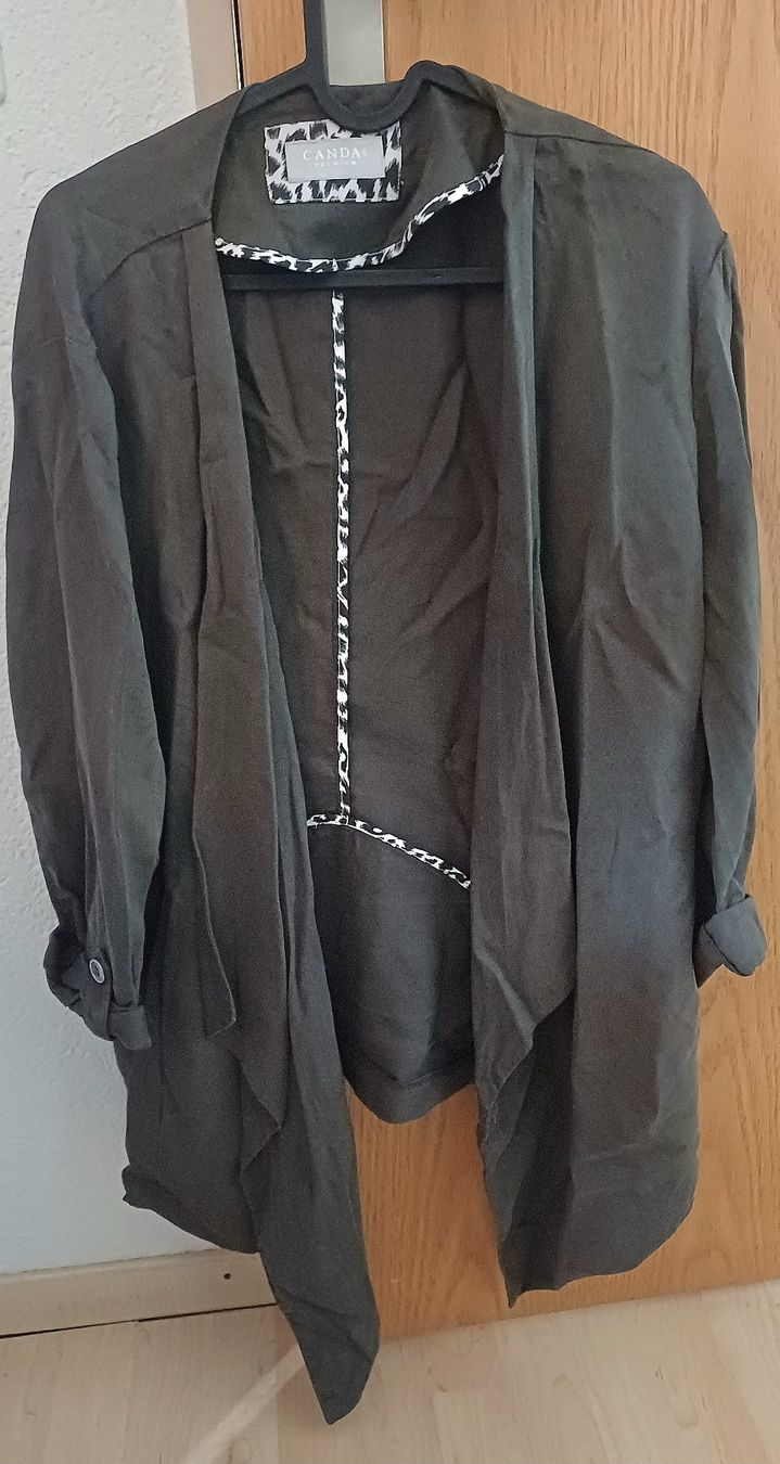 Vestes: Blazer  Farbe Oliv – D'occasion à Oberbipp par sina666