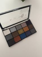 Lidschatten Palette Makeup Revolution 15 Farben gebraucht
