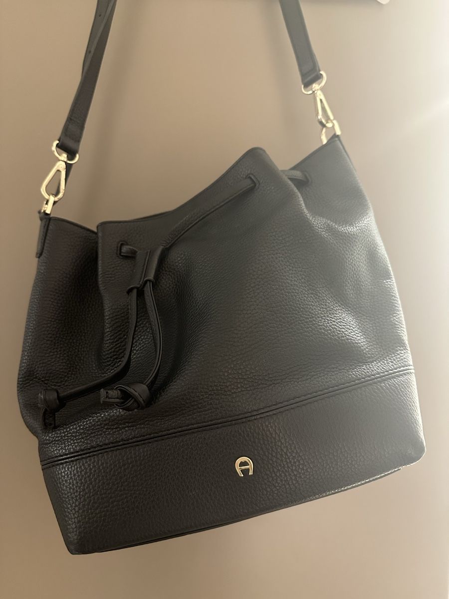 Aigner Borse da donna: Schwarze Beuteltasche von Aigner – Nuovo (secondo la descrizione) da Bern venduto da est_56rm