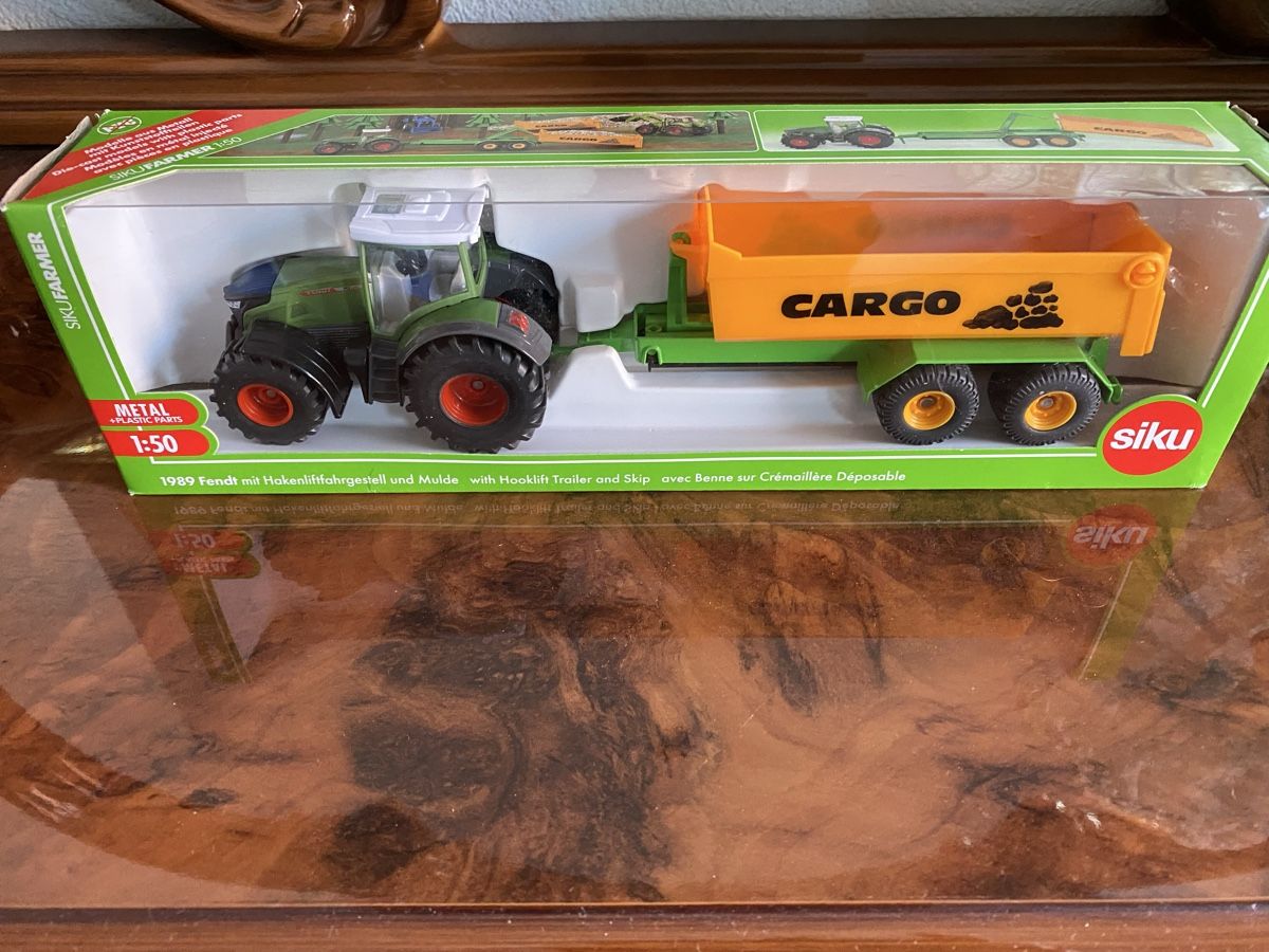 Siku Modellini d'auto: Siku Traktor mit Anhänger  – Nuovo e nell'imballaggio originale da St. Margrethen SG venduto da Alfista_159