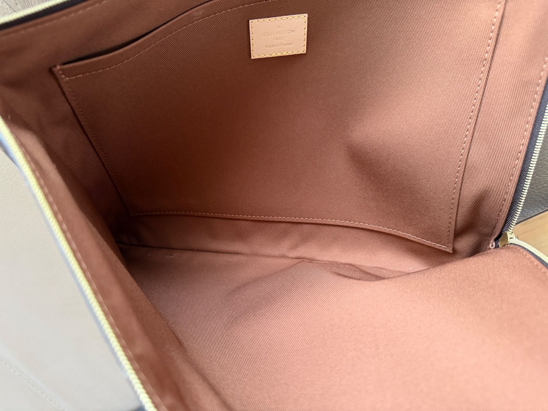 Louis Vuitton Koffer & Taschen: Louis Vuitton Dokumentenmappe – Neu (gemäss Beschreibung) aus Ehrendingen von Nr.7 4