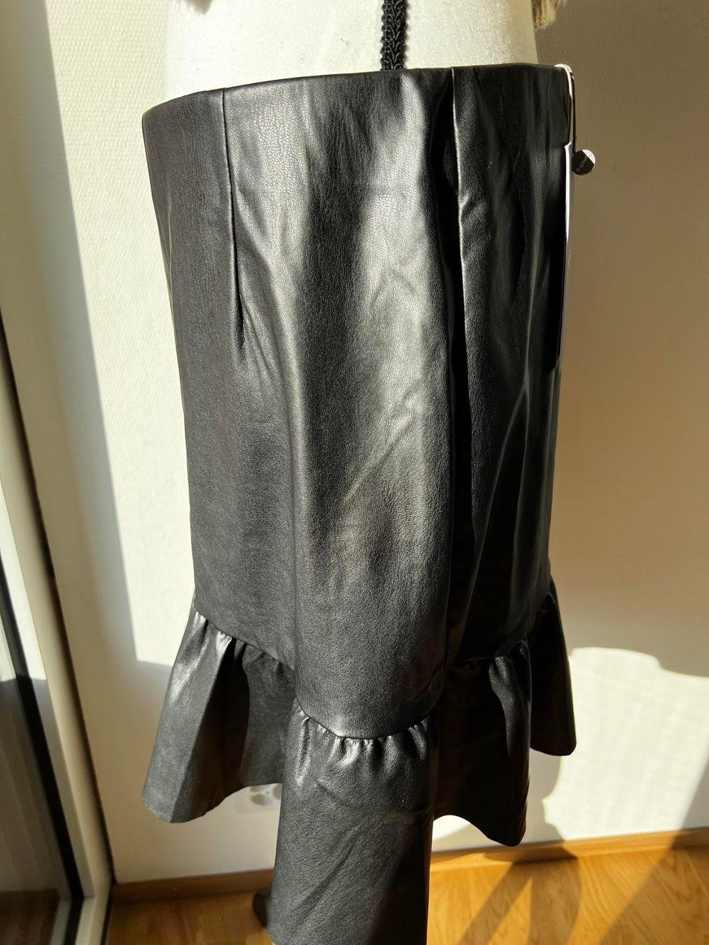 Röcke: Neuer Rock aus Kunstleder M – Neu und originalverpackt aus Riehen von edu_92w7 1