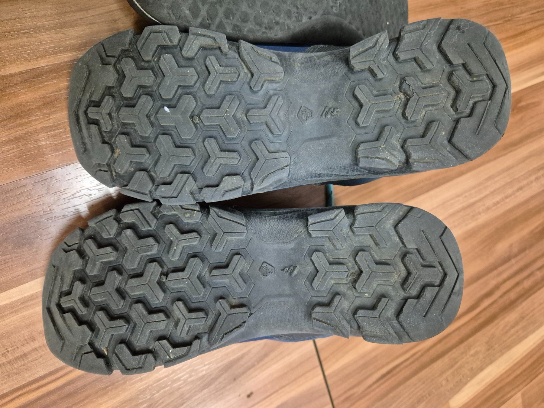 Herrenschuhe: Wanderschuh Quechua und Slipper gr 38 K27 – Gebraucht aus Schwarzenburg von Flamingo07 2