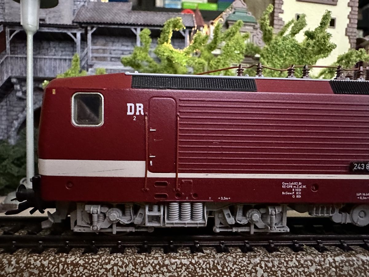 Märklin Modellini di ferrovie: Märklin 3443 DB BR 243 – Usato da Lupsingen venduto da New-Haven 2